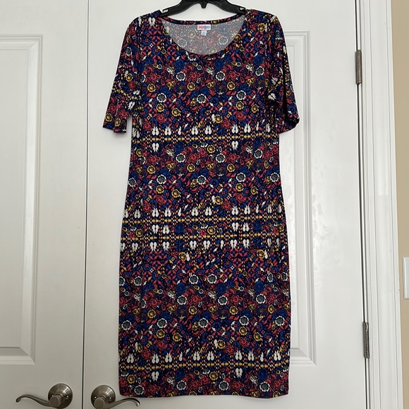 Like NEW Lularoe Julia Sz XL - Picture 1 of 3